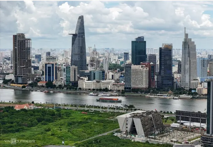 TP.HCM và Hà Nội: Tại Sao Hai Đầu Tàu Kinh Tế Chưa Thể Vươn Lên Dẫn Đầu Năng Lực Cạnh Tranh Cấp Tỉnh? 📊
