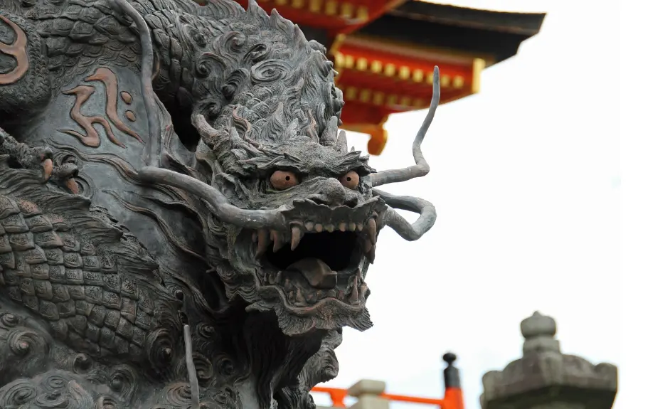 Năm Rồng 2024: Trung Quốc Đối Mặt Với Những Thử Thách Kinh Tế và Xã Hội Nào? 🐉🌍
