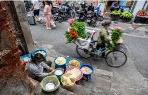 Tiểu Thương Việt Nam: Cuộc Chiến Vỉa Hè Không Khoan Nhượng Và Sự Hồi Sinh Đầy Sức Sống